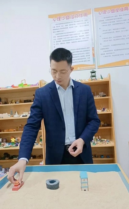 副校长：李修飞